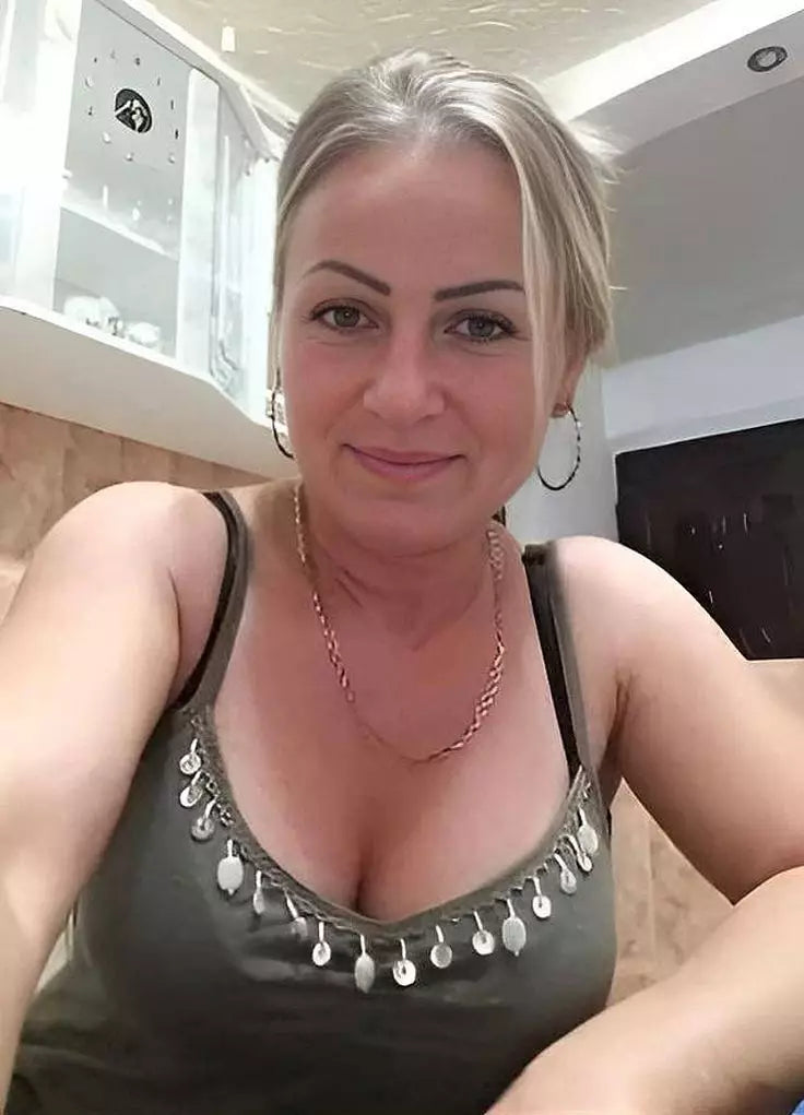 <em>Amanda J.</em>
